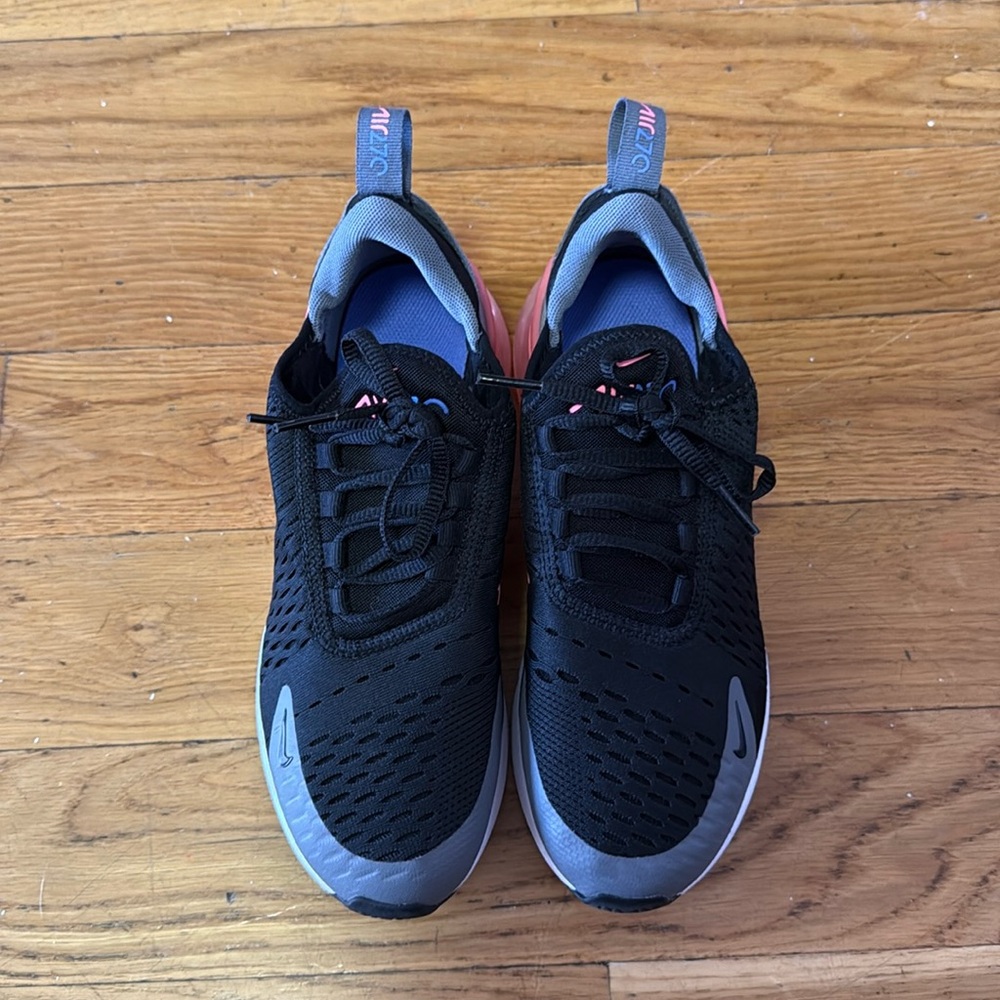 Sneaker worn once great condition